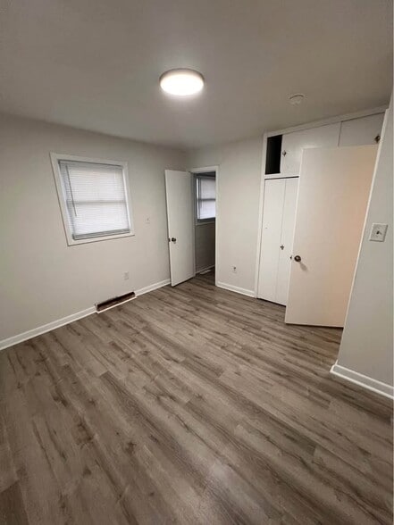 Master Bedroom - 631 Sanders St