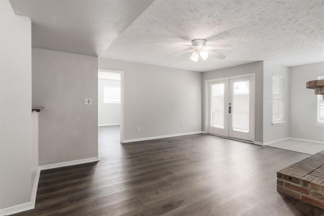 Building Photo - 10555 Turtlewood Ct