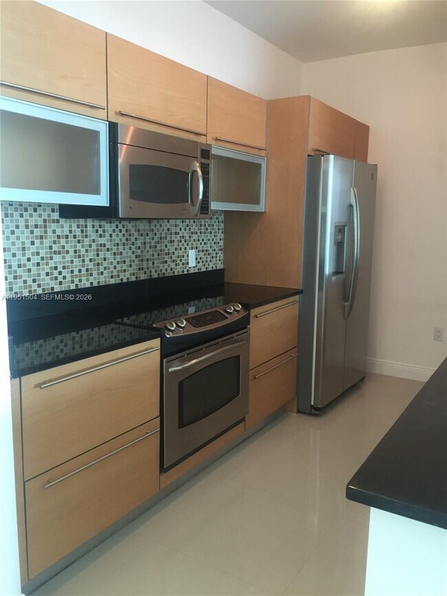 Building Photo - 950 Brickell Bay Dr