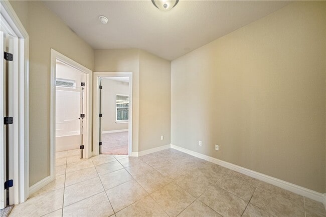 Building Photo - 6 Virginia Hills
