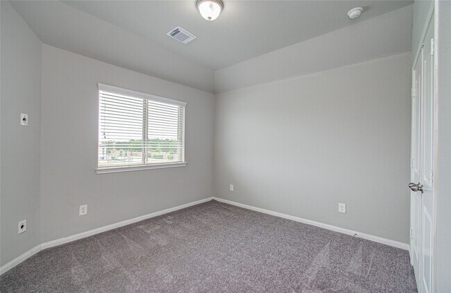 Building Photo - 24331 Kee Cresta Ct