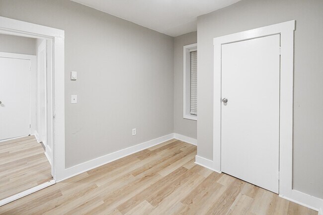 Building Photo - 24 Charlton St