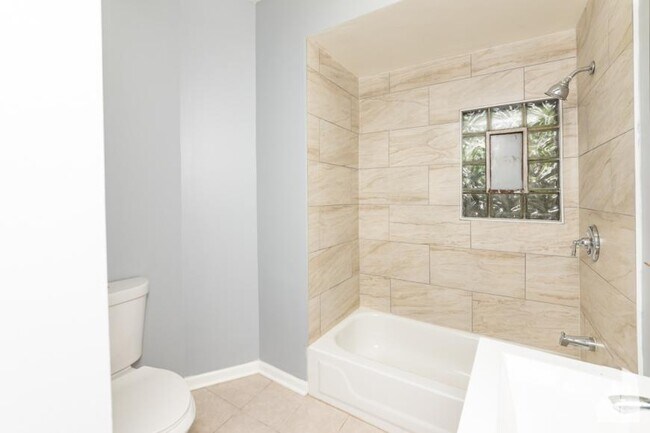 Building Photo - 1 bedroom in Chicago IL 60642
