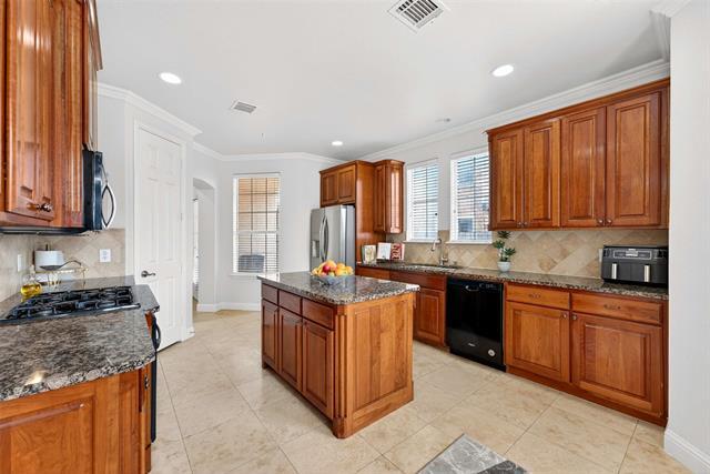 Building Photo - 4440 Jardin St