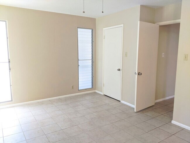 Building Photo - 323MUR