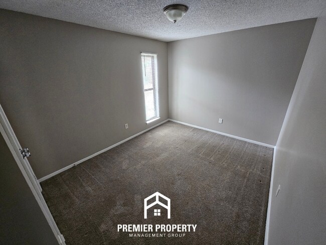 Building Photo - Charming 3BR/2BA Home in 38141 | Vaulted Ceilings, Fireplace & 2-Car Garage