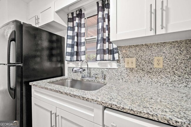 Building Photo - 151 Old Ferry Way