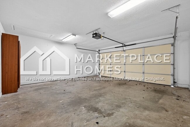 Building Photo - 1700 Crabtree Cir