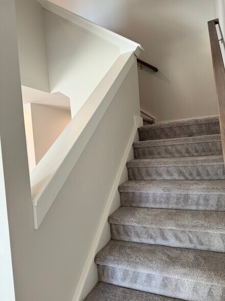 Building Photo - 9637 Munsing Dr