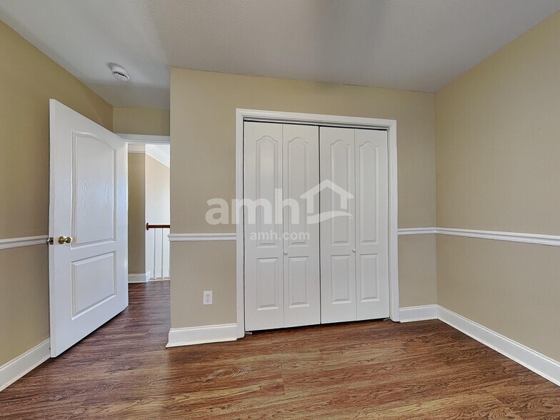 Building Photo - 4635 Aylesbury Dr