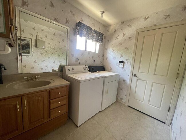 Building Photo - 64315 Spyglass Ave
