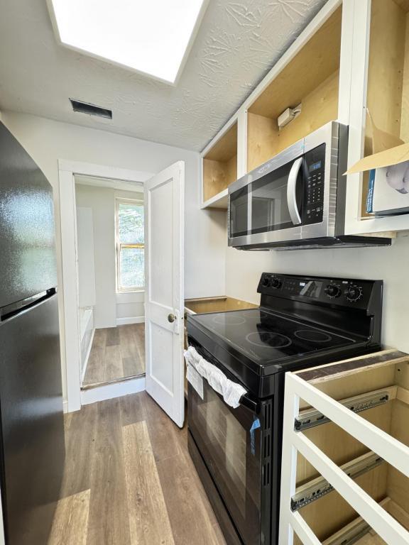 Building Photo - 836 S Broadway Ave