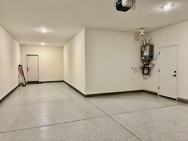 Building Photo - 5 YEARS NEW,  FORMER MODEL HOME BUILT BY LENNAR HOMES, 4 BED, 2.5 BATH, 2 CAR GARAGE