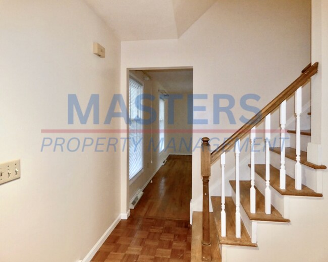 Building Photo - 532 Dussel Dr