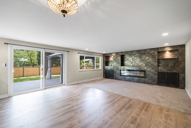 Building Photo - Beautifully updated 3 bed 3 bath Steilacoo...