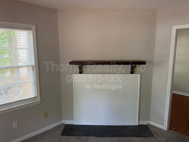Building Photo - 2257 Sherwood Ave