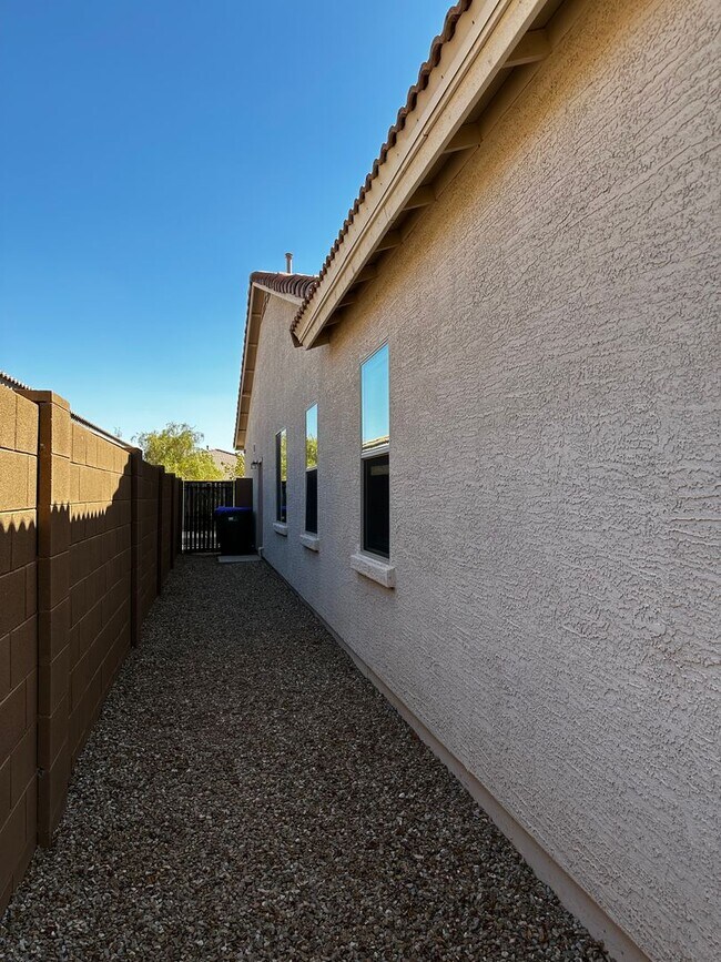 Building Photo - 4 BD + DEN IN CORTESSA IN WADDELL