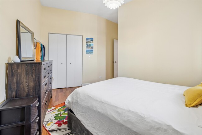 Building Photo - 3741 N Wolcott Ave