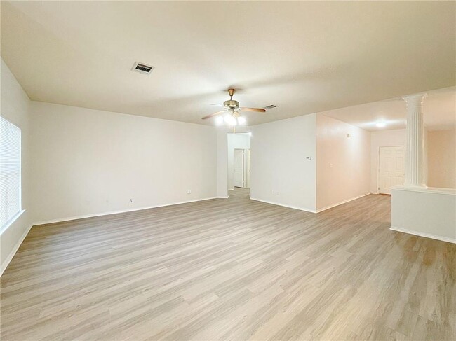 Building Photo - 2211 Little Tree Bend