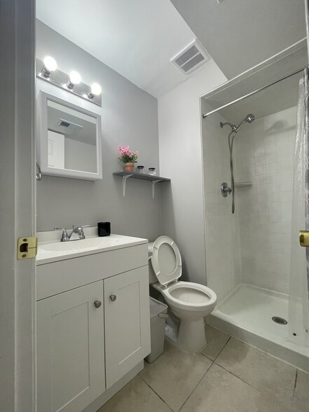Bathroom - 9059 Centerway Rd