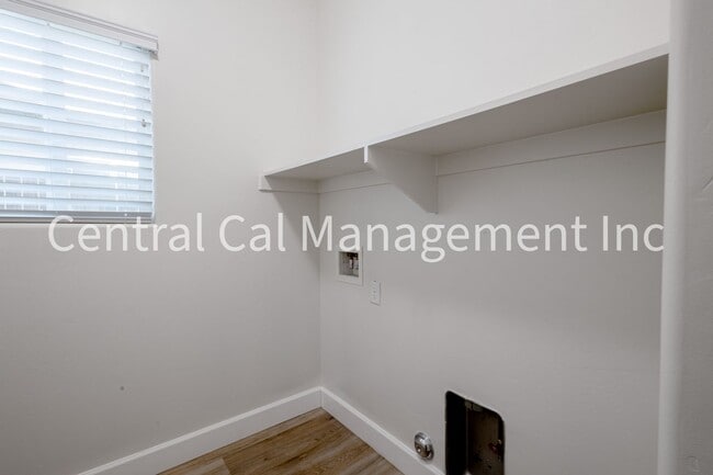 Building Photo - 4 bedroom/3 Bath Home with Solar in the Southwest - $3195 Per Month!