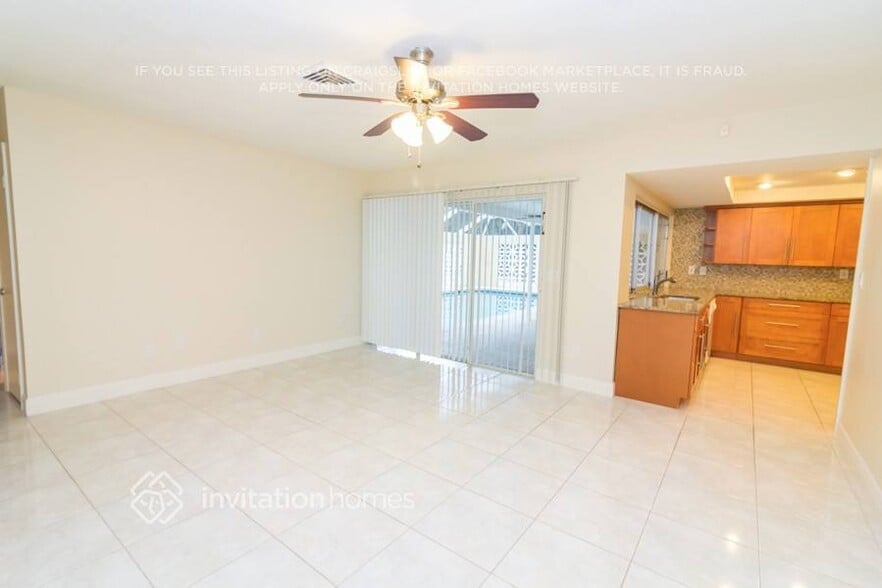 Building Photo - 1384 SW 14th Ave