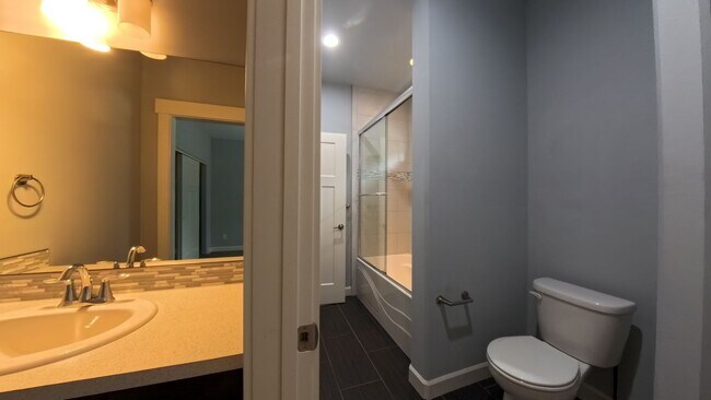 Building Photo - 6892 Baudelaire