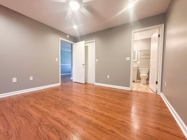 Building Photo - Pet-Friendly 3-Bedroom Home with Fenced Yard, Sun Room & Utilities Included