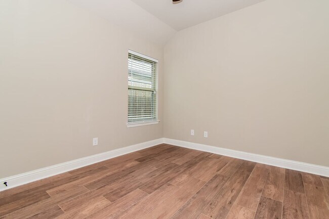 Building Photo - 309 Peachtree Ln