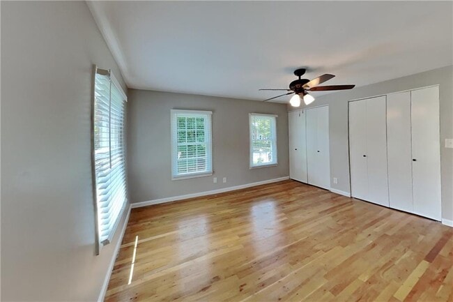 Building Photo - 3770 Fox Hills Dr SE