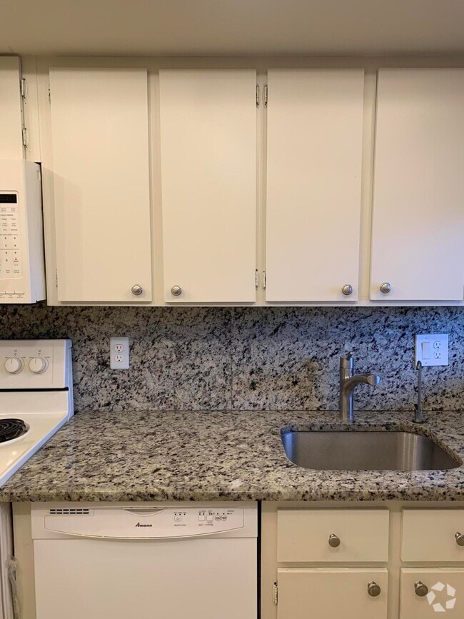 Building Photo - 3212 Strawflower Way
