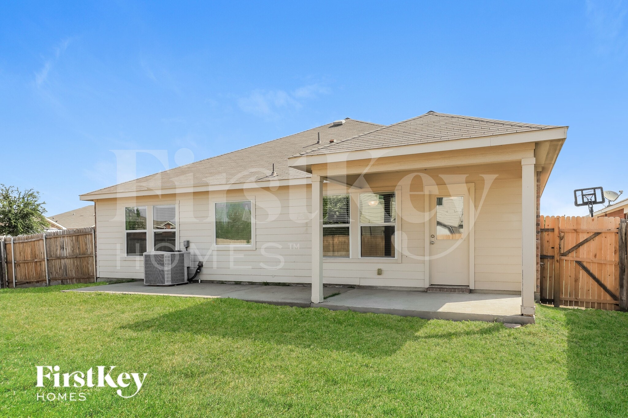 Building Photo - 2064 Fairview Dr