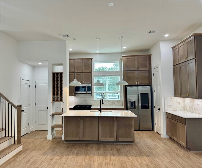 Primary Photo - 2121 Hoskins Dr