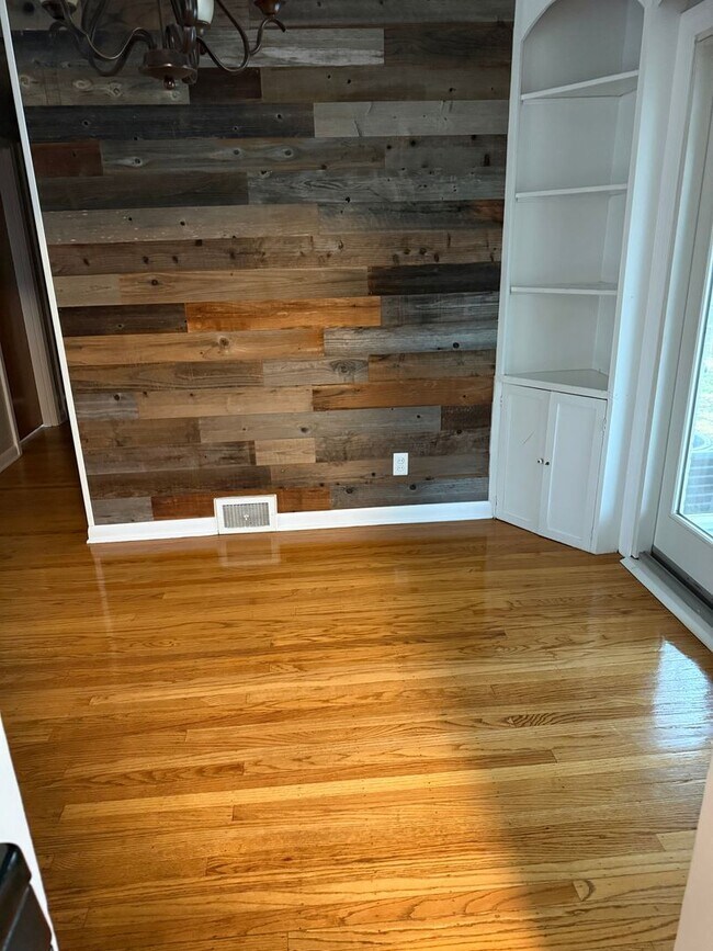 Building Photo - 3323 Dean Dr