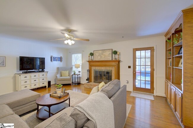 Building Photo - 104 Middle Brook Rd