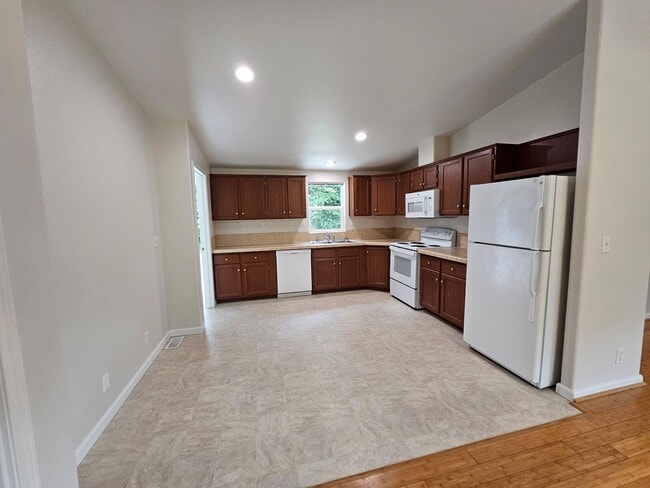 Building Photo - Peaceful Living – 3 Bedroom, 2 Bath Single-Family Home
