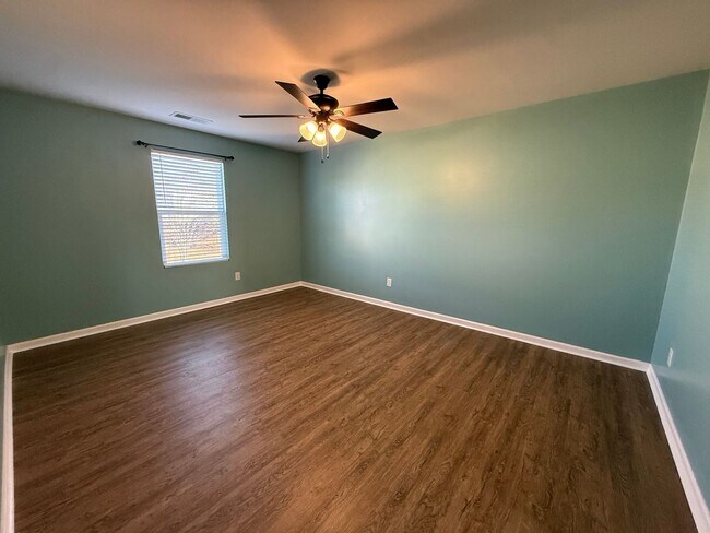 Building Photo - 4 Bedrooms, 3 Bathrooms - Home in West Rome!