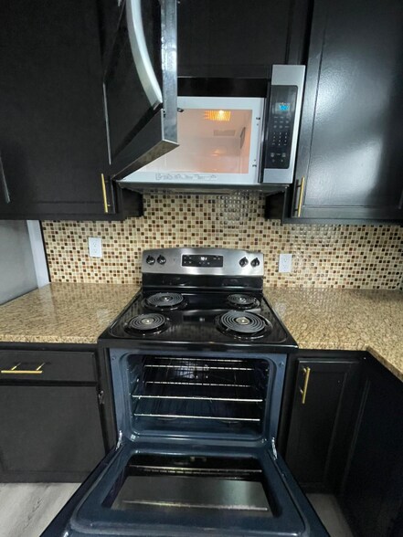 Building Photo - 4502 Waterloo Dr