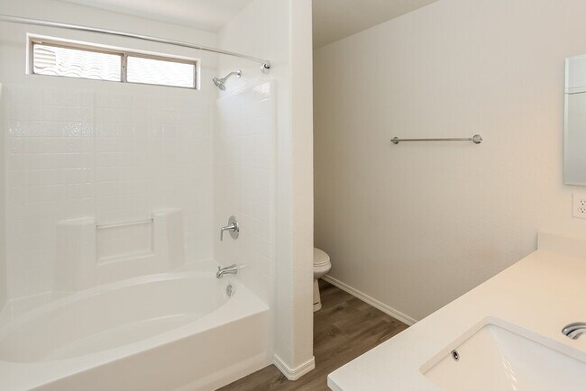 Building Photo - 10843 E Clovis Ave