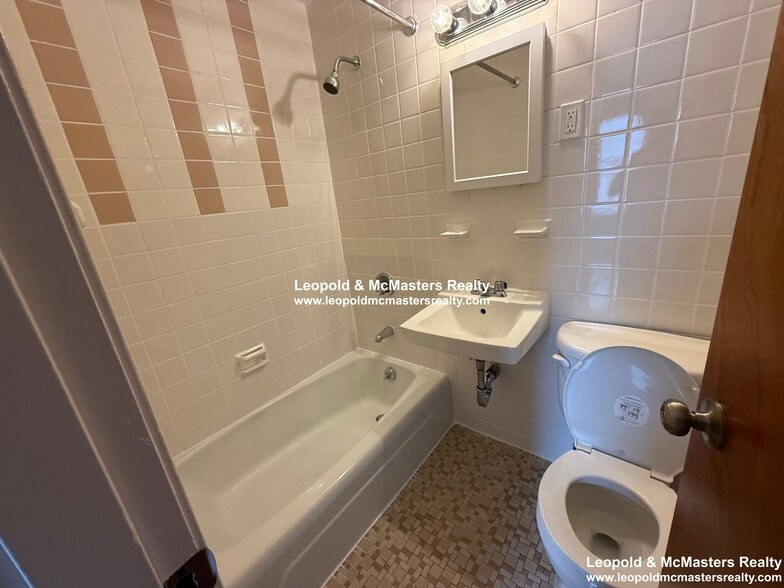 Building Photo - 177 Beacon St