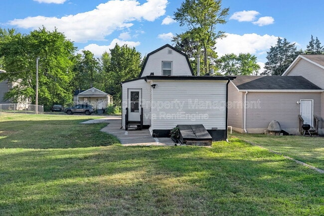 Building Photo - 7021 Robbins Ave