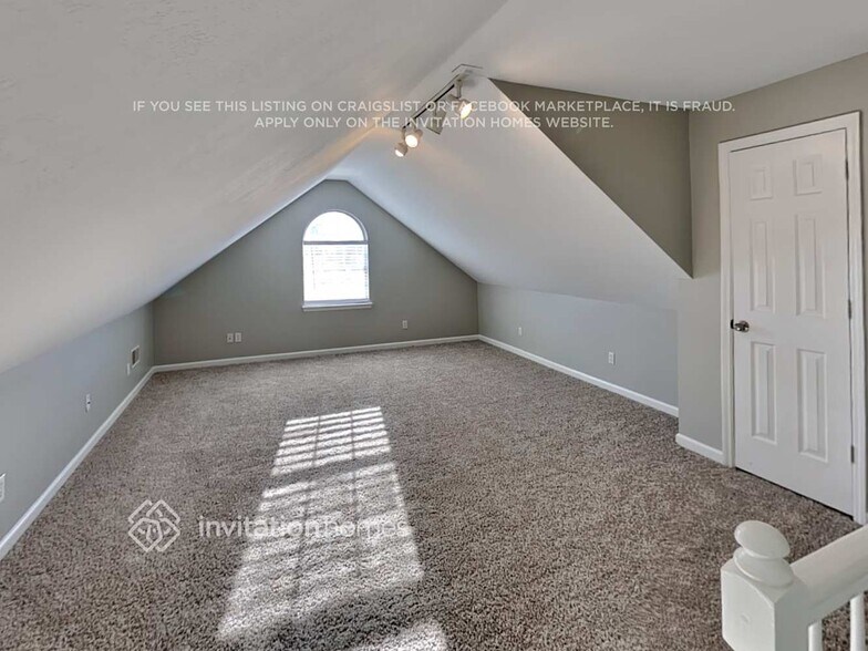 Building Photo - 612 Creekfront Dr