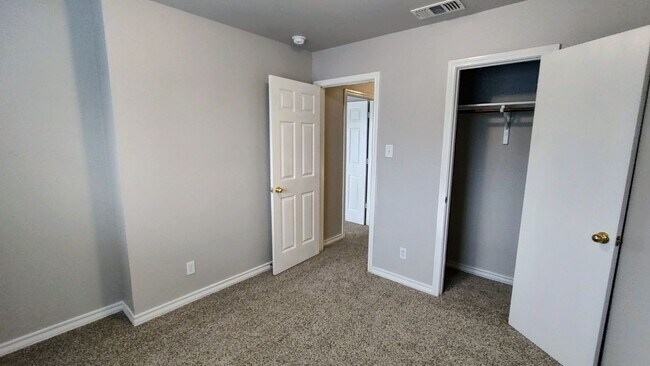 Building Photo - The Gardens at Summit Townhome: 3 Bedroom * 1-car Garage * WD Connections