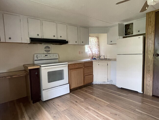 Building Photo - 57 Henry Dr