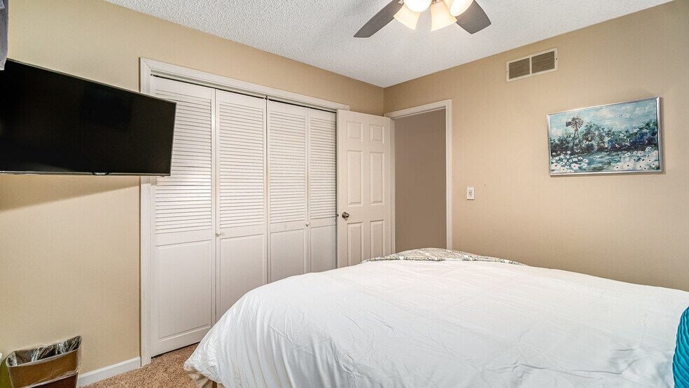 Building Photo - 908 Arthur Dr