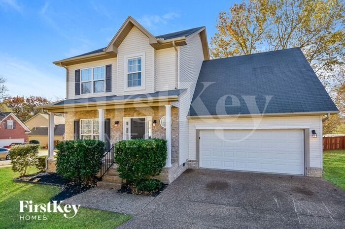 Building Photo - 811 Royal Oaks Dr