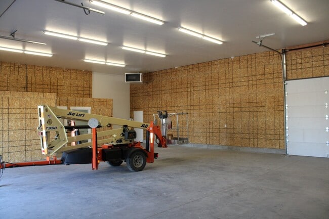 Building Photo - 57 W 465 N