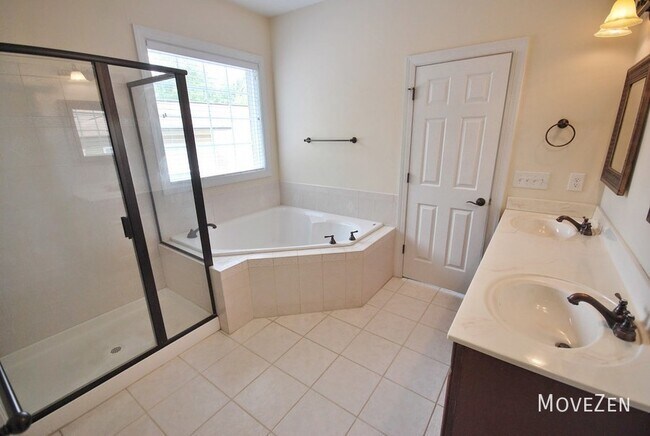 Building Photo - 414 Longford Ct
