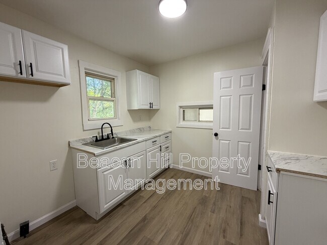 Building Photo - 3524 E 143rd St