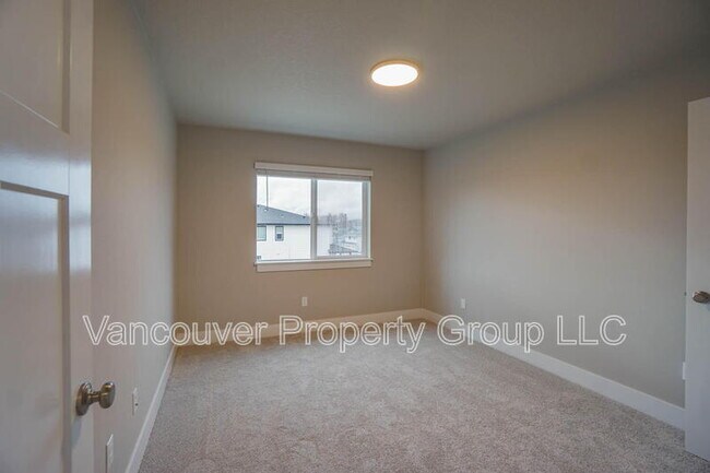 Building Photo - 313 E Caribou Ct